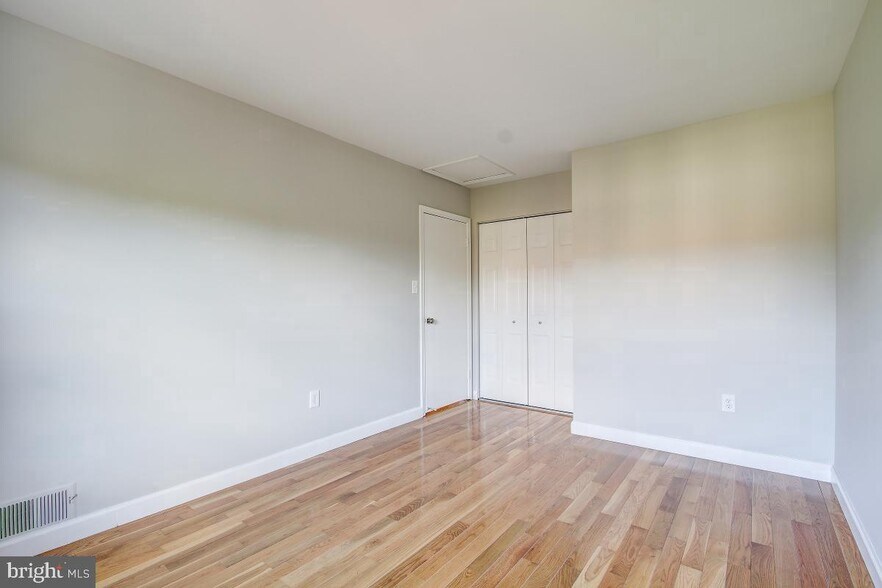 Building Photo - 7530 Westlake Ter
