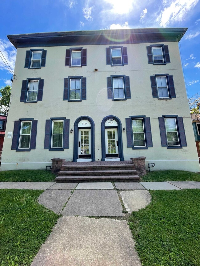 Building Photo - 708 N Franklin St