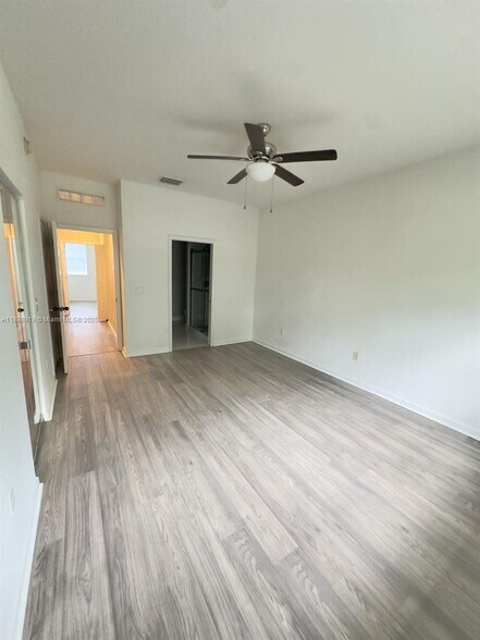 Building Photo - 661 NW 42nd Ave