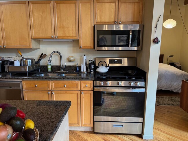 Great cooking space - 2300 W Wabansia Ave