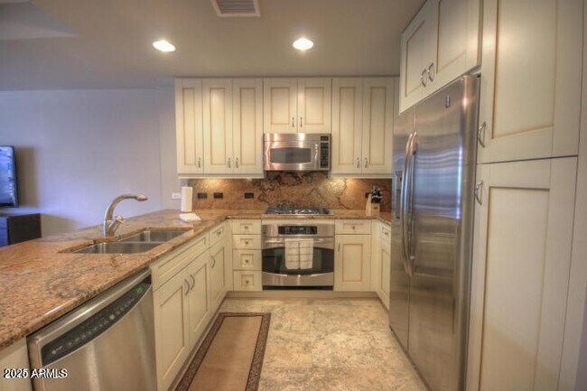 Building Photo - 7161 E Rancho Vista Dr