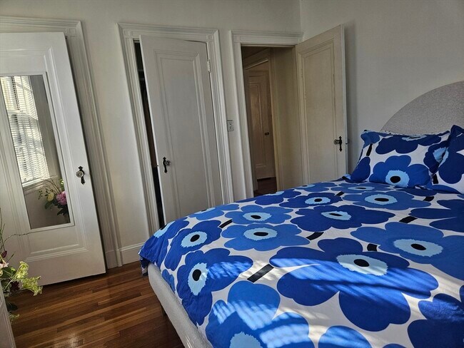 Building Photo - 77 Martin St