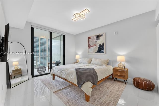 Building Photo - 1010 Brickell Ave