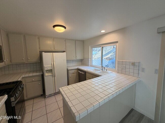 Building Photo - 7254 Pomelo Dr