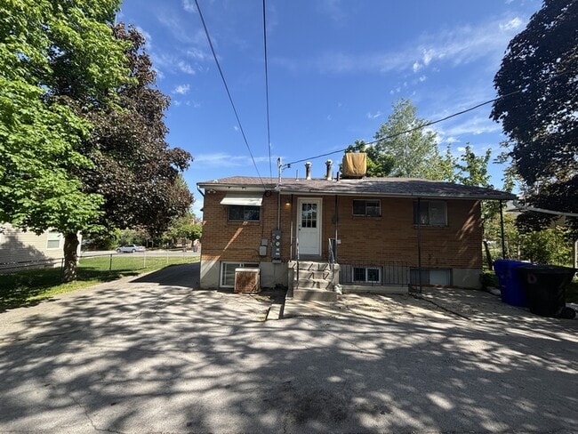 Building Photo - 80 400 S