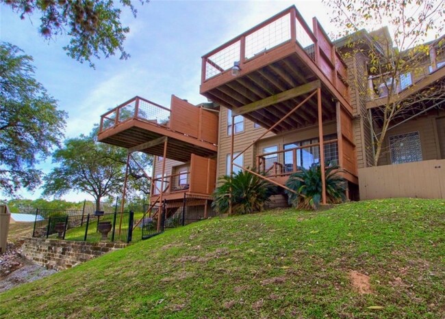 Building Photo - 502 Harbor Dr