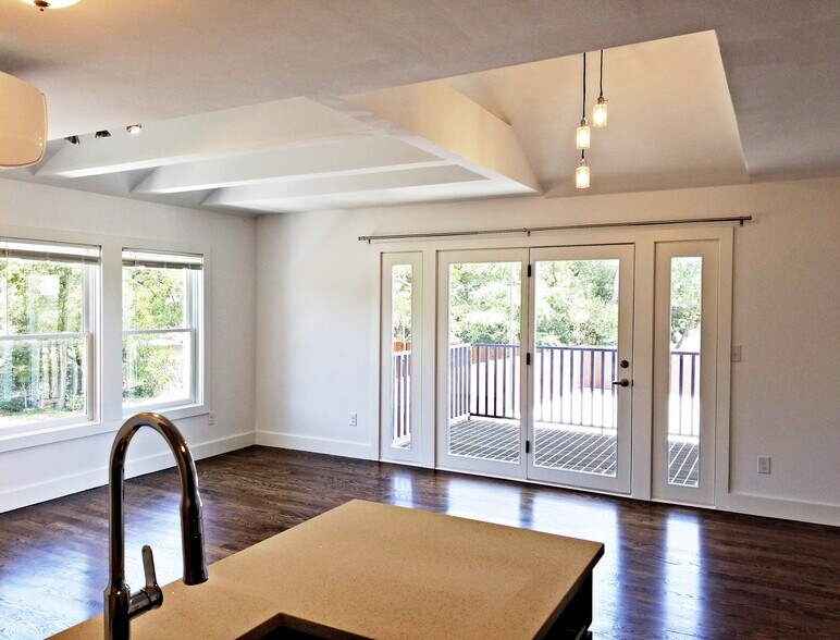 Building Photo - 4300 Junius St