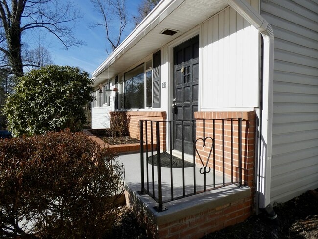 Building Photo - West Asheville House