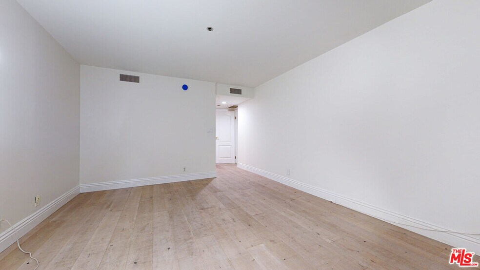 Building Photo - 10660 Wilshire Blvd