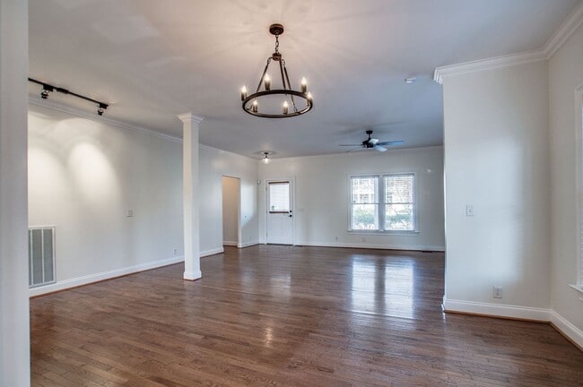 Building Photo - Five Points / East Nashville !!
