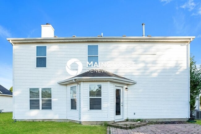 Building Photo - 4 Bedroom Pet-Friendly Home in Indianapolis, IN with Main Street Renewal