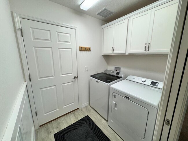 Building Photo - 5822 Roudell Wy