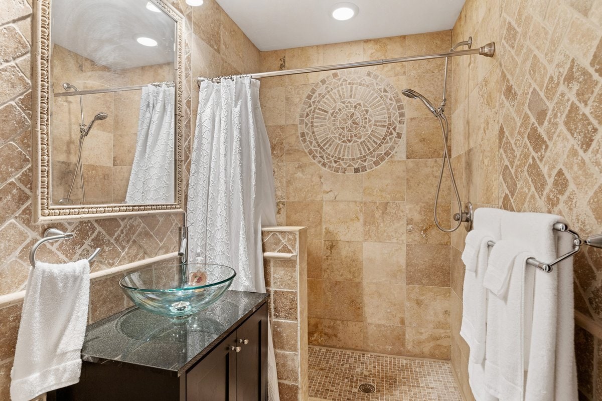 Hallway Bathroom - 6508 McCormick Ranch Ct