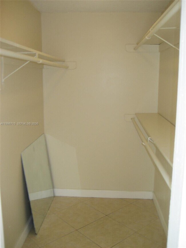 Building Photo - 1801 S Treasure Dr