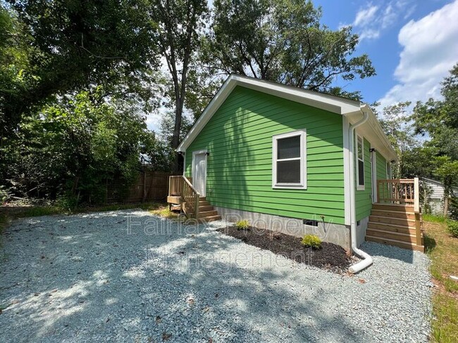 Building Photo - 223 N Briggs Ave