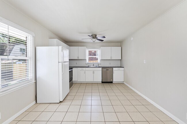 Building Photo - 2808 Bardwell Rd