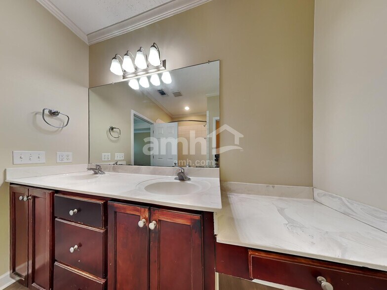 Building Photo - 113 Tolliver Ln