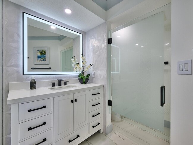 Building Photo - 5051 N Hwy A1A