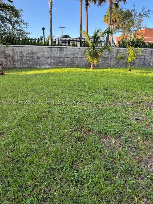Building Photo - 6027 SW 36th Ct