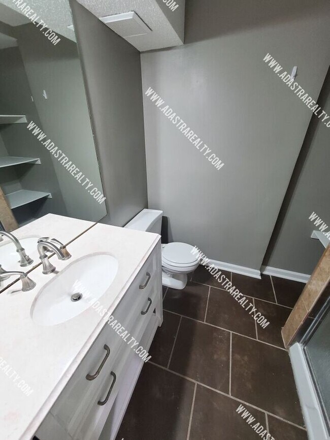 Building Photo - Gorgeous Blue Valley Home-Available NOW!!