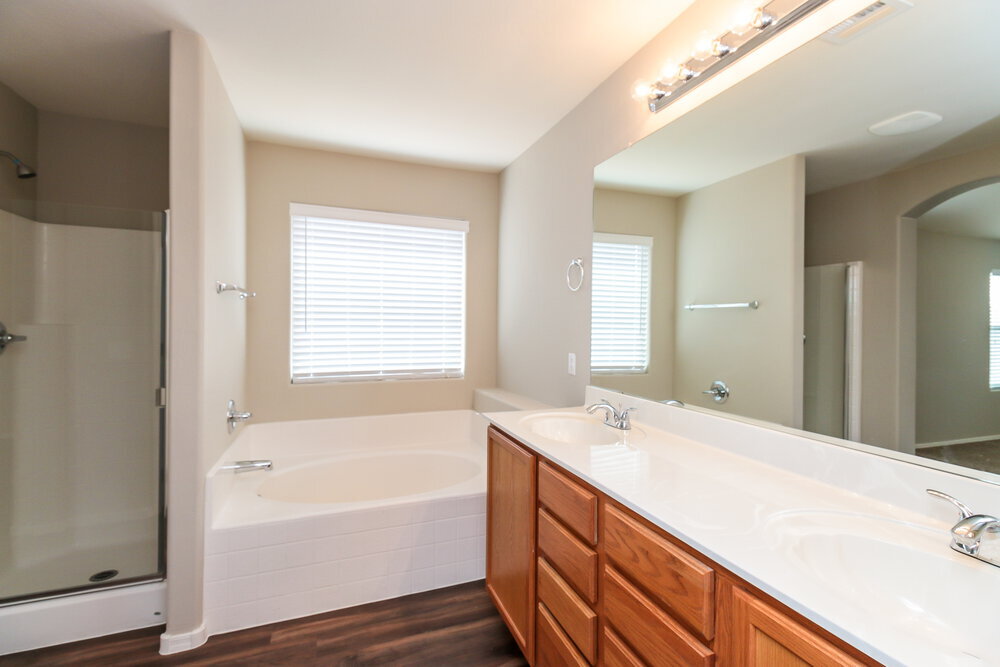 Building Photo - 32647 N Cherry Creek Rd