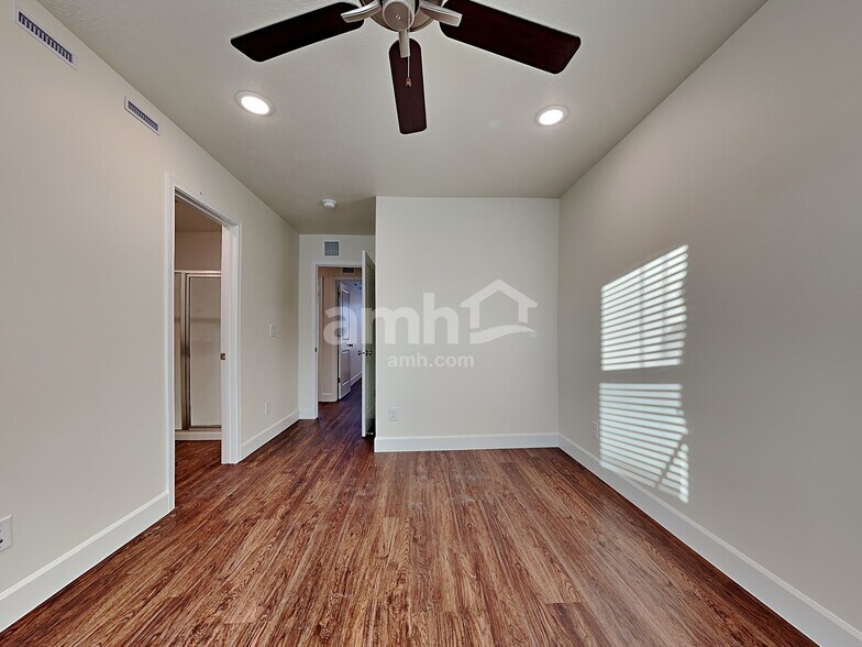 Building Photo - 11091 S Blue Bayou Dr