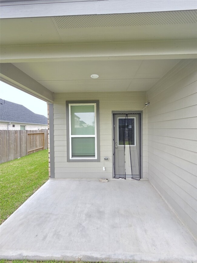 Building Photo - 3230 Tilley Dr
