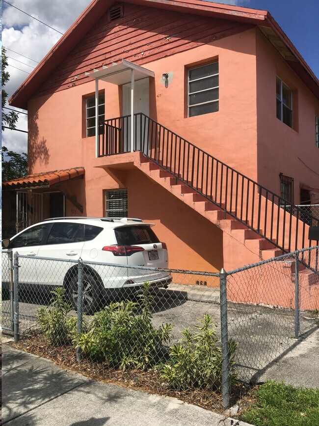 Building Photo - 425 SW 21st Ave