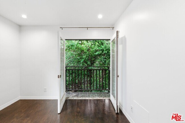 Building Photo - 3476 Troy Dr