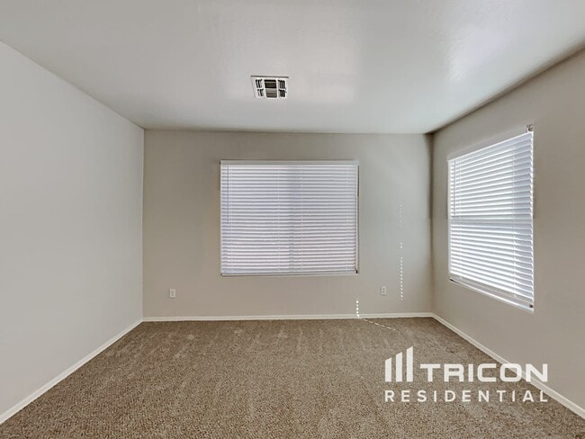 Building Photo - 43714 Cale Dr
