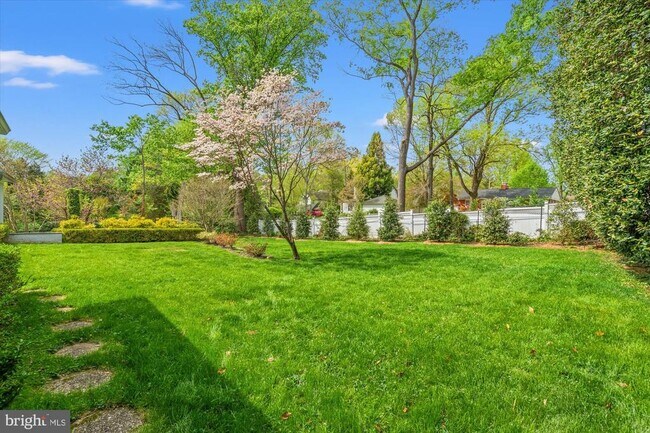 Building Photo - 4905 Dorset Ave