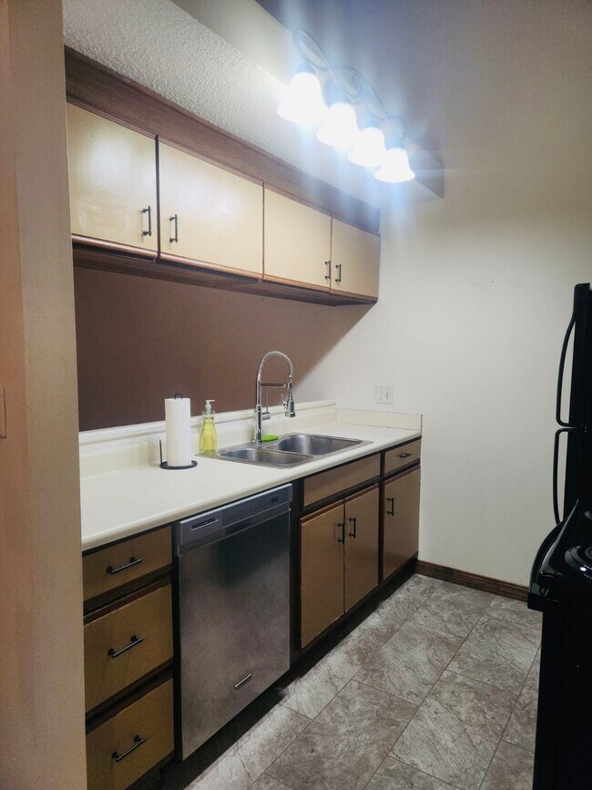 Building Photo - 1106 Loft Cove