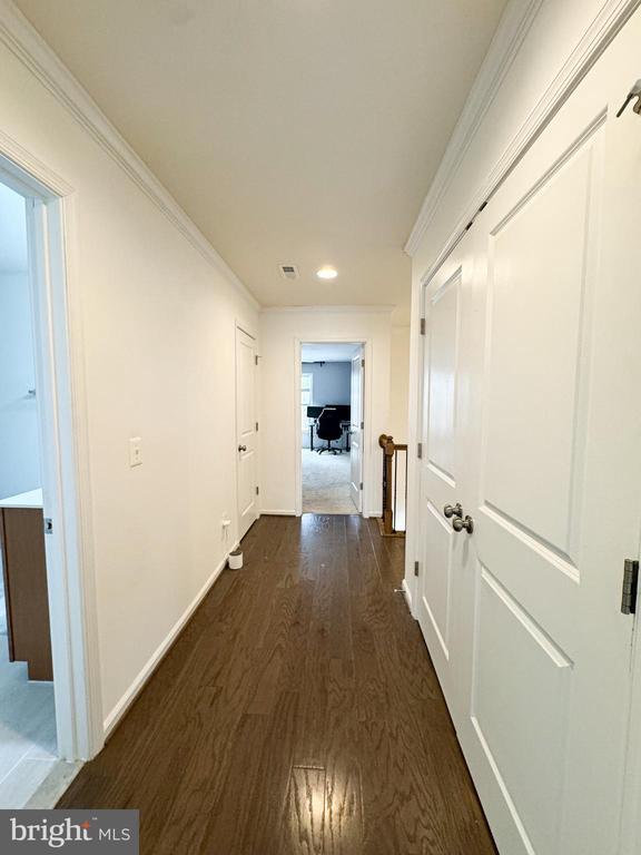 Building Photo - 42462 Dogwood Glen Square