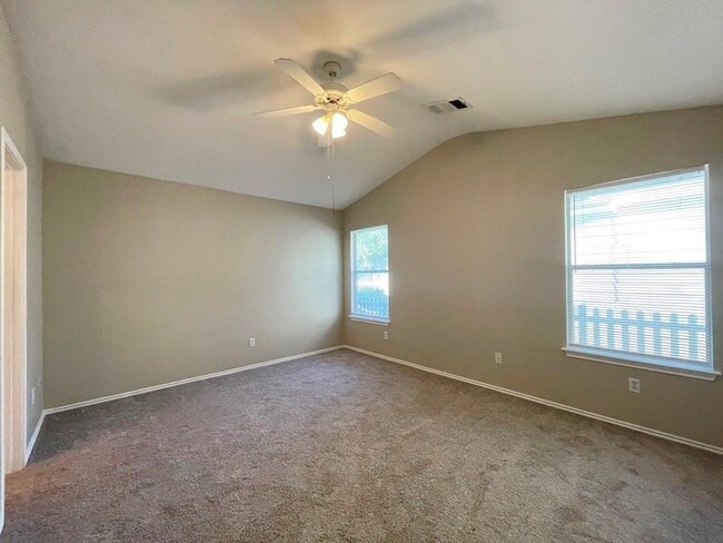 Building Photo - 162 Dressen