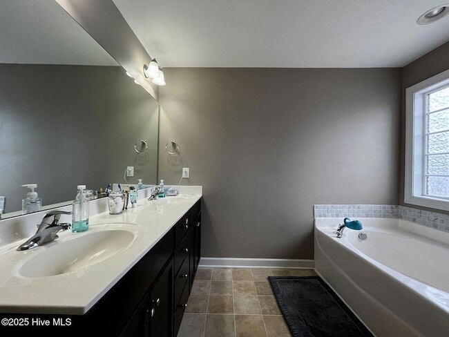 Building Photo - 582 Century Dr