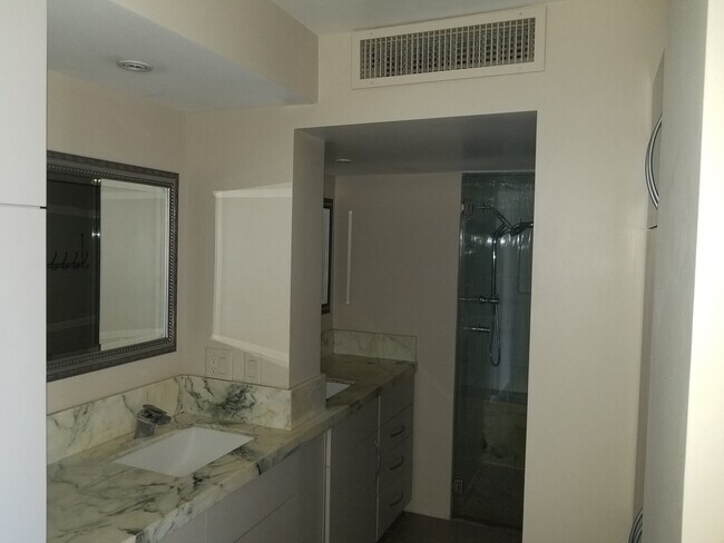 Building Photo - MODERN HIGH-RISE CONDO/11TH FLOOR OF LVCC ...
