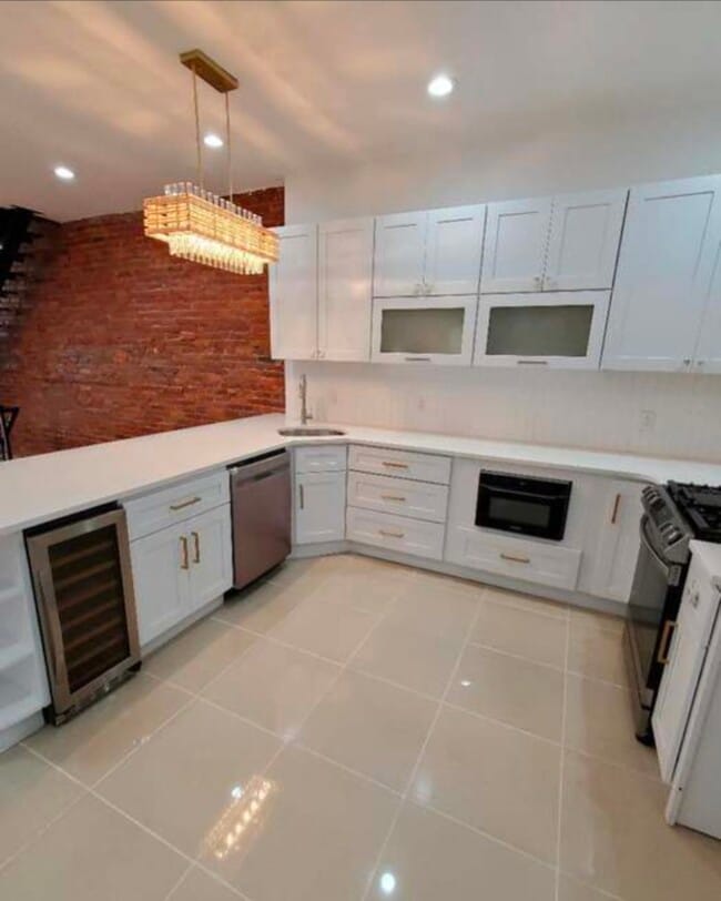 Building Photo - 5425 Catharine St