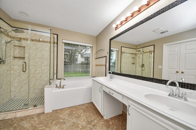 Building Photo - 3003 Silver Spur Dr