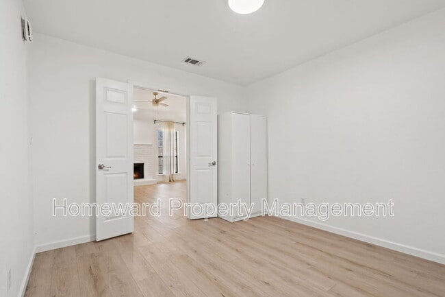 Building Photo - 1401 Landmark Ct