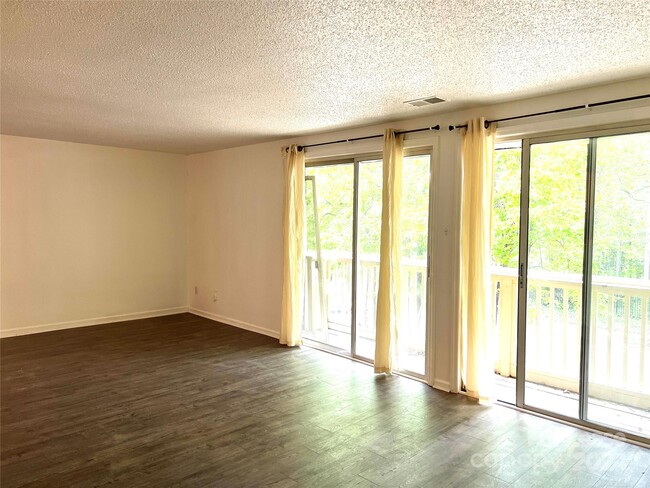 Building Photo - 1600 Arlyn Cir