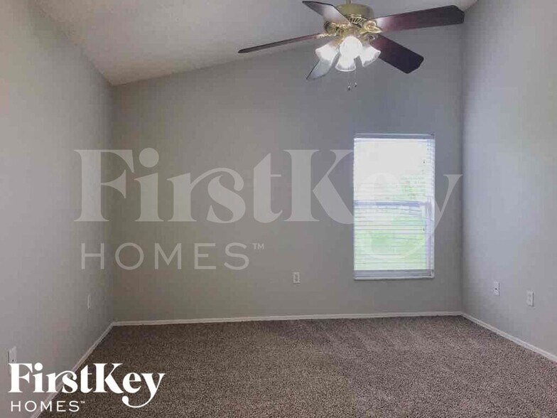 Building Photo - 1237 E Grove Ave