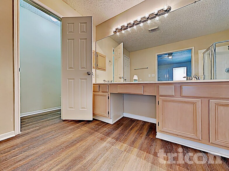 Building Photo - 13830 Keyworth Dr