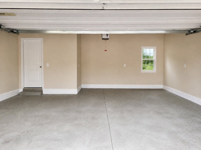 Building Photo - 51 Hamshire Way