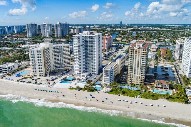 Building Photo - 3140 S Ocean Dr