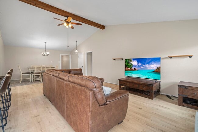 Building Photo - 304 Old Course Dr