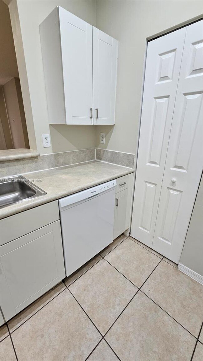 Building Photo - 4210 NE 22nd Dr