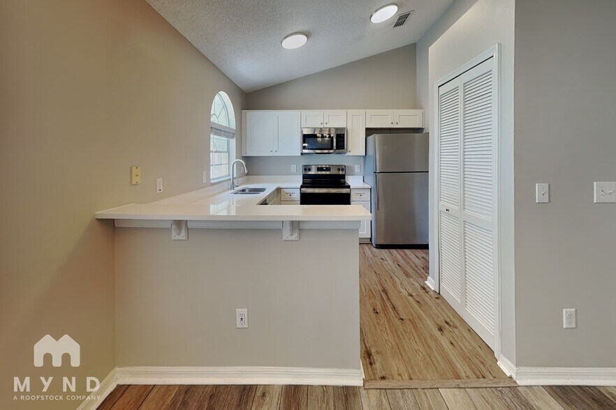 Building Photo - 1729 Chatham Cir