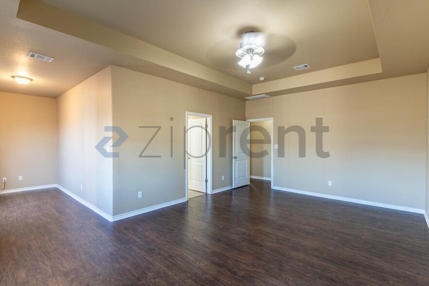Building Photo - Unit