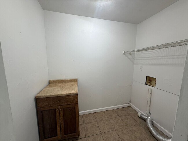 Building Photo - 886 Meginnis Ln