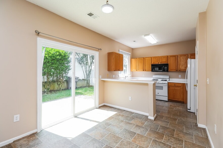 Building Photo - 8707 Meadowmont View Dr